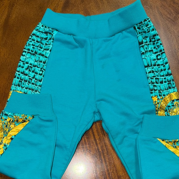 Versace - Picture 3 of 3